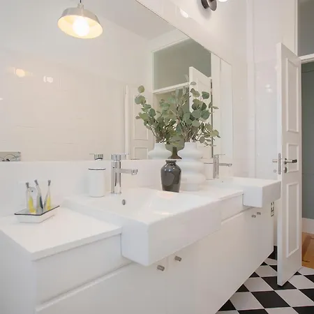 Liiiving In - Art Design Porto