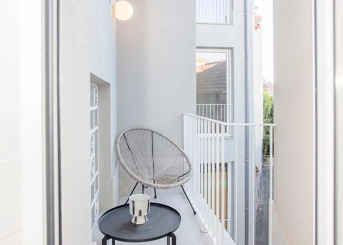 Liiiving In - Art Design Apartment *