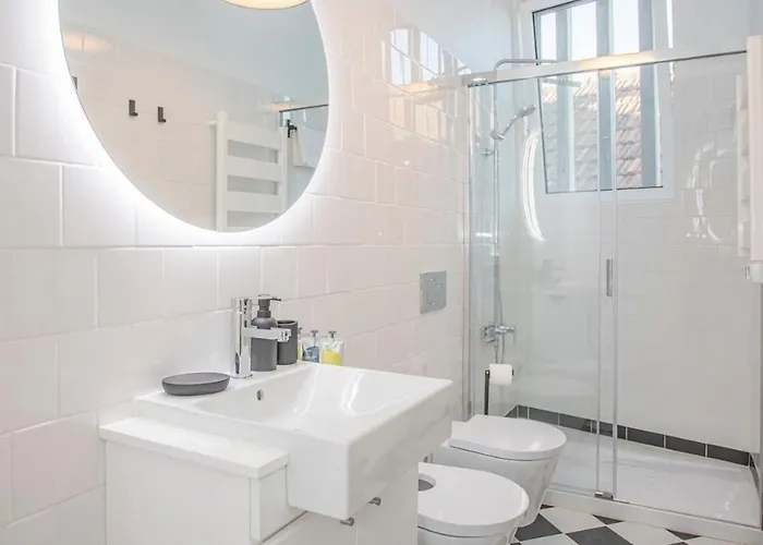 Liiiving In - Art Design Apartment *