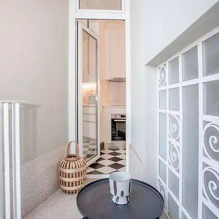 Liiiving In - Art Design Apartment *