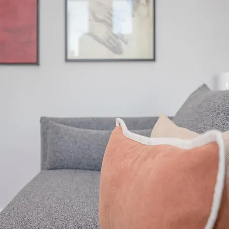 Liiiving In - Art Design Apartment *