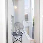Liiiving In - Art Design شقة *