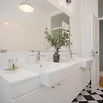 Liiiving In - Art Design * Порту