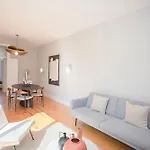 Liiiving In - Art Design شقة