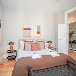 Liiiving In - Art Design Porto